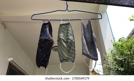 Cotton Cloth Mask Hanging Outdoor After The Used And Washing,natural Glare Light,the Mask Repeated Use 2-3 Times,after Use Every Day Should Wash And Dry In The Sun To Be Sterilized As Well,coronavirus