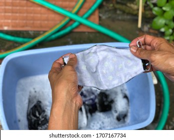 Cotton Cloth Mask Soak In Blue Tank After The Used And Washing,natural Glare Light,the Mask Repeated Use 2-3 Times,after Use Every Day Should Wash And Dry In The Sun To Be Sterilized As Well.