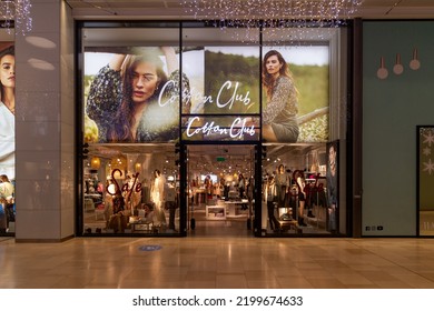 Cotton Club Store, Shopping Mall Hoog Catharijne Utrecht The Netherlands, 12 December 2021