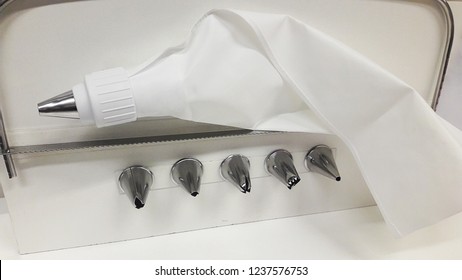 Cotton Icing Bag With Pins Or Tips 