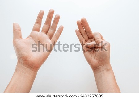 Count using the fingers of both hands