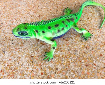 Counterfeit Iguana, Kid Toy Concept