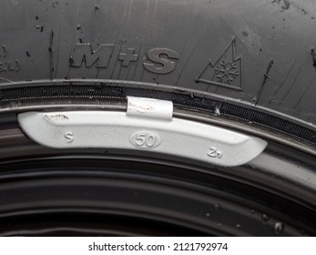 Counterweight Vehicle wheels. Car repair.