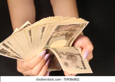 Counting Japanese Ten Thousand Yen Bills