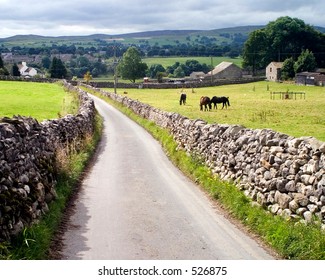 Country Lane. Grassington, Yorkshire, UK.