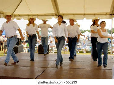 Country Line Dancing - some noise