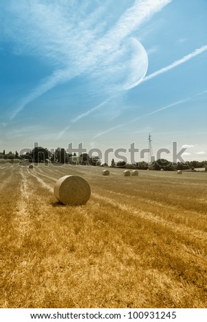 Similar – Foto Bild Wolkenformation die wie ein Vogel aussieht über einem abgeernteten Feld mit Strohballen.