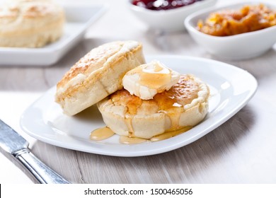 Couple of english muffins with some honey and marmalade - Powered by Shutterstock