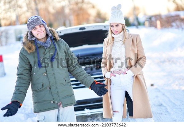 Couple\
having problem with the car during winter\
trip