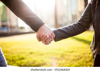 Main Dans La Main Couple Photos Et Images De Stock Shutterstock