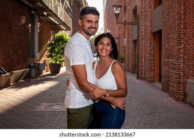 Couple Holding Hands Walking In The City. Wedding Couple On Vacation. Couple Vacation. Holidays In Rosario, Argentina. Weekend. Heterosexual Couple Hugging