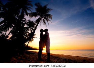 Couple Hugging Sunset On Tropical Beach Stock Photo 1485989123 ...