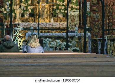 Kneeling Altar Temaju Kepek Stockfotok Es Vektorkepek Shutterstock