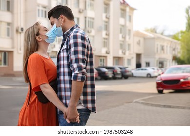 キスするカップル の写真素材 画像 写真 Shutterstock