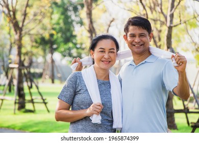 Couple Older Asian Men And Women Wear Exercise Clothes Before Their Morning Exercises.poritrait Old Men And Women Use Towels To Wipe Their Sweat After Jogging In The Garden