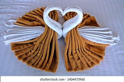 97 Towel origami swan Images, Stock Photos & Vectors | Shutterstock