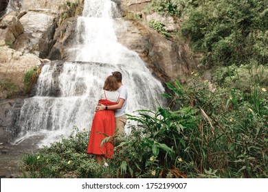 Couple of  travel bloggers explore beautiful places in Sri Lanka island.  Standing under Diyaluma waterfall in Sri Lanka. Travel concept
