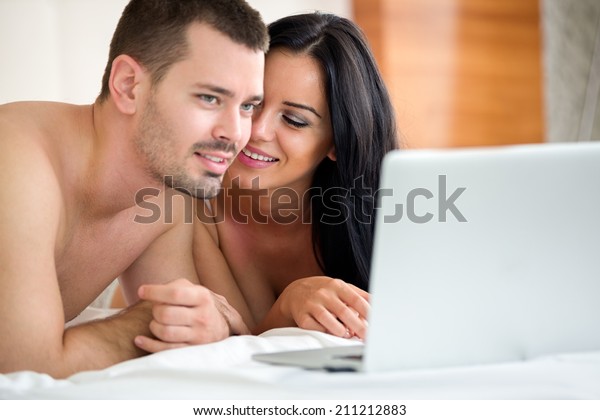 Watching Porn Porn - Couple Watching Porn Movie Over Laptop à¸ à¸²à¸žà¸ªà¸•à¹‡à¸­à¸ (à¹à¸à¹‰à¹„à¸‚à¸•à¸­à¸™à¸™à¸µà¹‰ ...