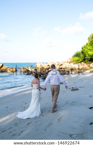 a couple wedding on the beach
