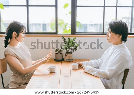 Couples having a conversation in a cafe or dining room at home (moral harassment, harassment, refusal, rejection, blocking)
