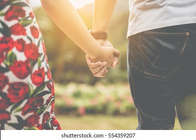 Couples holding hands.Summer in love