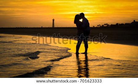 couples silhouette in the sunset
