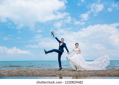 Couples Take Wedding Photos By The Sea And By The Lake.