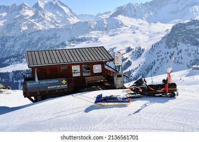 Courchevel, Rhône Alps, France. March 6th 2022. First Aid Hut With Snowmobile And And First Aid Sledge Ready To Catch Any Skier That Makes Accident On The Slopes. 