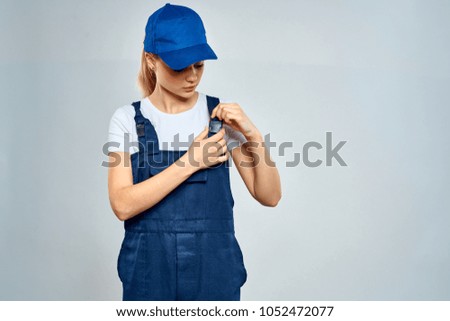 courier, woman in blue cap                           