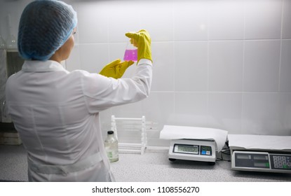 The Course Of The Chemical Reaction In A Glass Laboratory Vessel With The Participation Of A Catalyst. Conducting A Laboratory Chemistry Lesson At The University And School