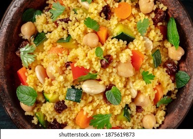 الطبخ المغربي الطحين المغربي Couscous-vegetables-almonds-raisins-herbs-260nw-1875619873