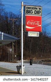 Coventry Township, Ohio / USA 1-15-2020: Sign For Biggin's Big Dip Ice Cream Shop On The Corner Of North Turkeyfoot And Portage Lakes Drive