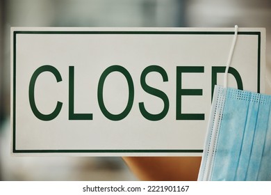 Covid Mask, Closed And Door Sign Of Small Business, Cafe Or Restaurant. Quarantine, Pandemic And Shop Glass Or Window With Lockdown Signage Due To Covid 19 Virus Compliance, Health And Safety Rules.