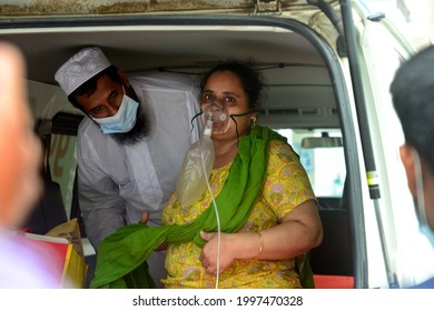 A Covid-19 Patient Waits Inside An Ambulance In Front Of Dhaka Medical College Hospital For Treatment In Dhaka, Bangladesh, On June 26, 2021.