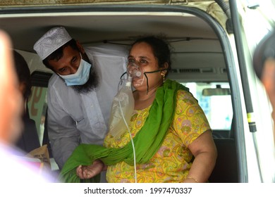 A Covid-19 Patient Waits Inside An Ambulance In Front Of Dhaka Medical College Hospital For Treatment In Dhaka, Bangladesh, On June 26, 2021.