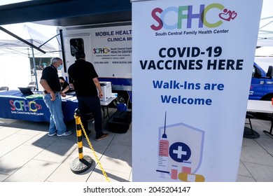 A COVID-19 Vaccination Mobile Clinic Run By The South Central Family Health Center Is Set Up At Historic Plaza Olvera In Downtown Los Angeles, Tuesday, Sept., 2021.