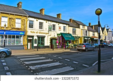 Cowbridge, Vale Of Glamorgan / Wales - 2/22/2019: A General Street View Of The High Street In Cowbridge With It's Eclectic Mix Of Famous Brands And Small Local Specialist Shops.Vale Of Glamorgan Pub.