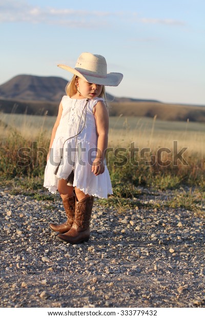 Cowgirl Toddler Stock Photo 333779432 | Shutterstock