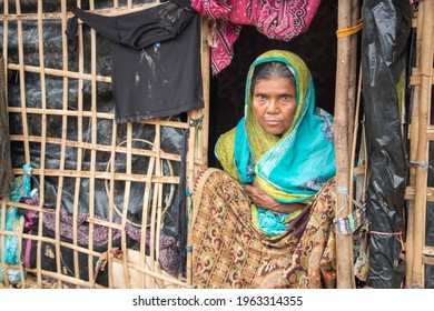 COX'S BAZAR, BANGLADESH - NOVEMBER 29, 2017- Rohingya Refugee Camps. Old Aunt Sitting In Front Of The Tent.