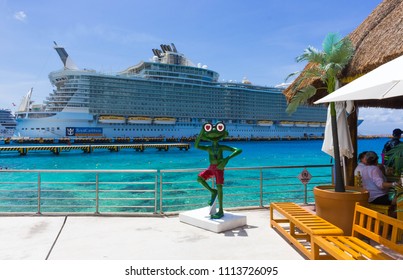 Cozumel, Mexico - May 04, 2018: Royal Carribean Cruise Ship Oasis Of The Seas Docked In The Cozumel Port During One Of The Western Caribbean Cruises At Cozumel, Mexico On May 04, 2018. Cruise