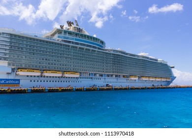 Cozumel, Mexico - May 04, 2018: Royal Carribean Cruise Ship Oasis Of The Seas Docked In The Cozumel Port During One Of The Western Caribbean Cruises At Cozumel, Mexico On May 04, 2018.