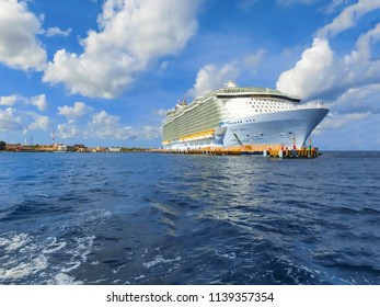 Cozumel, Mexico - May 04, 2018: Royal Carribean Cruise Ship Oasis Of The Seas Docked In The Cozumel Port During One Of The Western Caribbean Cruises At Cozumel, Mexico On May 04, 2018.