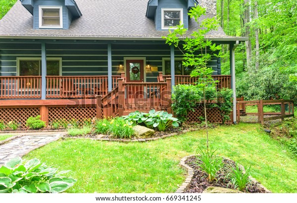 Cozy Log Cabin Western North Carolina Stock Photo Edit Now 669341245