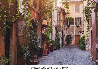 уютная улица в Риме, Италия