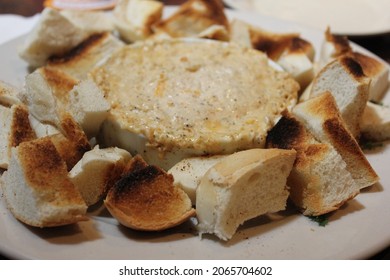 Crab Dip Appetizer With Bread