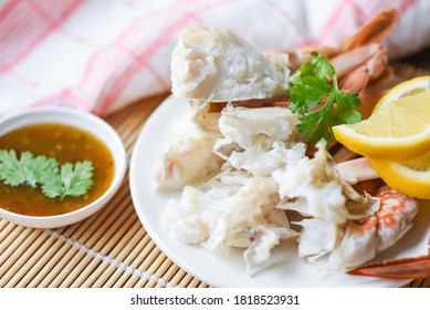 Crab Meat / Cooked Crab Claws And Legs On White Plate And Seafood Sauce On The Table , Blue Swimming Crab 