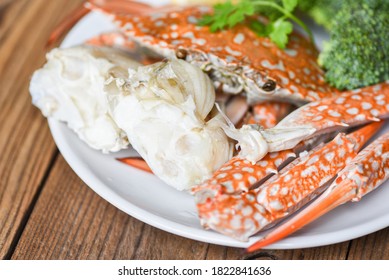 Crab Meat / Cooked Crab Claws And Legs On White Plate And Seafood Sauce On The Table , Blue Swimming Crab 