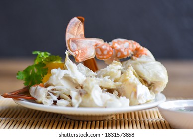 Crab Meat / Cooked Crab Claws And Legs On White Plate And Seafood Sauce On The Table , Blue Swimming Crab 