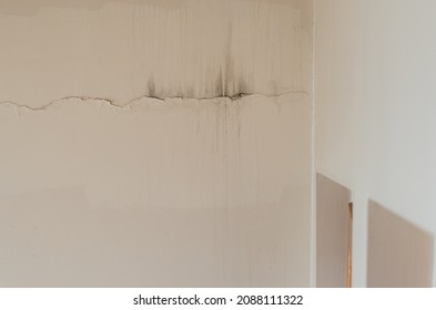 2,609 Building water leakage Stock Photos, Images & Photography ...