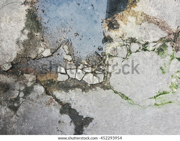 crack and wet concrete\
texture